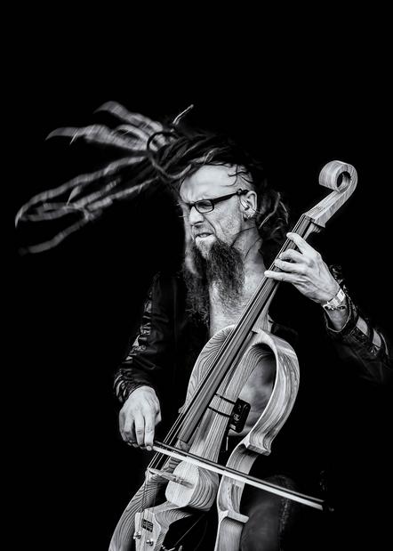 Bücker Holger - Playing The Strings At MEra Luna Festival - 2