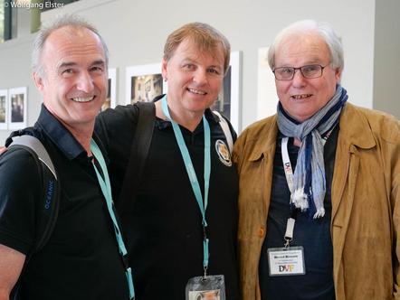 Manfred Weiner (Laupheimer Fotokreis), Johnny Krüger (AKF Kaufbeuren, Deutscher Fotomeister 2018) und Bernd Krause (v.l.)