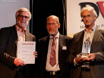Mit dem Deutschen Fotopreis 2018 des DVF geehrt: Otto Marx, Laupheimer Fotokreis mit dem DVF-Präsident Wolfgang Rau und 1. Vizepräsident Wolfgang Wiesen (v.r.)