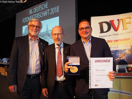 DVF-Fördermedaille in Gold für den Essener Oberbürgermeister Thomas Kufen