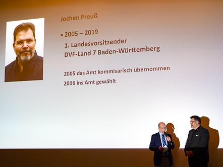 Jochen Preuß LV Baden-Württemberg erhält die DVF-Verdienstmedaille in Silber von DVF-Präsident Wolfgang Rau