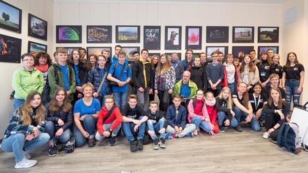 Die Jugendlichen aus dem Landesverband Sachsen mit den Jugendlichen des Fotoclubs Obersulm