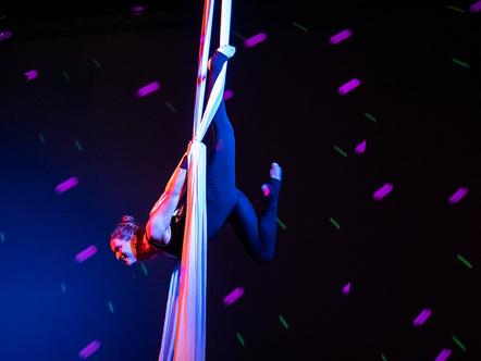 Akrobatik-Schau von Marlene Kiepke zum Auftakt