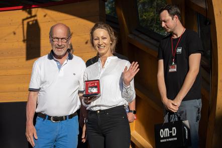 Kathrin Lang, DVF-Direktmitglied Bayern, Gewinnerin des 1. Preises. Sie erhielt u.a. ein wertvolles ,Olympus E-M1 Mark III 12-40 mm Kamera-Kit