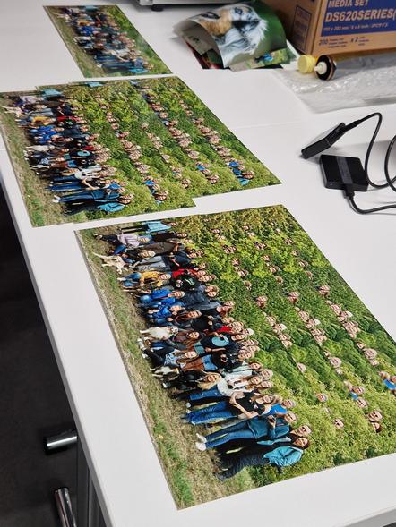 Für jeden Teilnehmer gibt es ein Panoramagruppenfoto mit nach Hause