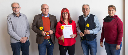 BSW Fotogruppe Würzburg Platz 3 der Clubwertung - Mitte v.l. Roland Kennerknecht, 1. Vors. Ingrid Kronthaler, 2. Vors. Martin Lorenz